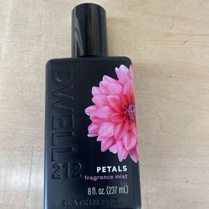Dwell 212 Petals Fragrance Mist - Black and Pink